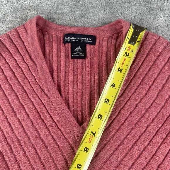 Banana Republic Italian Merino Wool Sweater XS Pink V-Neck Ribbed Y2K 2000s - Picture 7 of 14